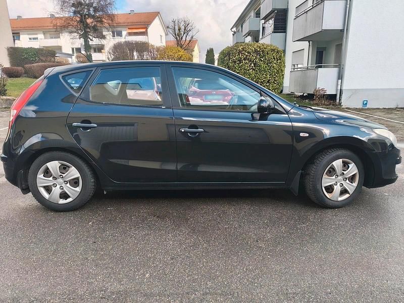 Gebraucht Hyundai i30 104 PS (76 kW) 2009 Schwarz Kombi