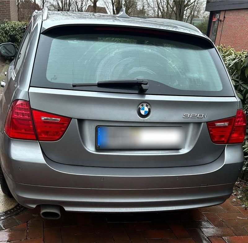 Gebraucht BMW 320 170 PS (125 kW) 2011 Grau Kombi