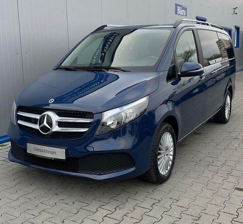 Stahblau Gebraucht 2022 Mercedes V220 Van / Kleinbus | 42.699 € (Fairer Preis) - Bild 1/4