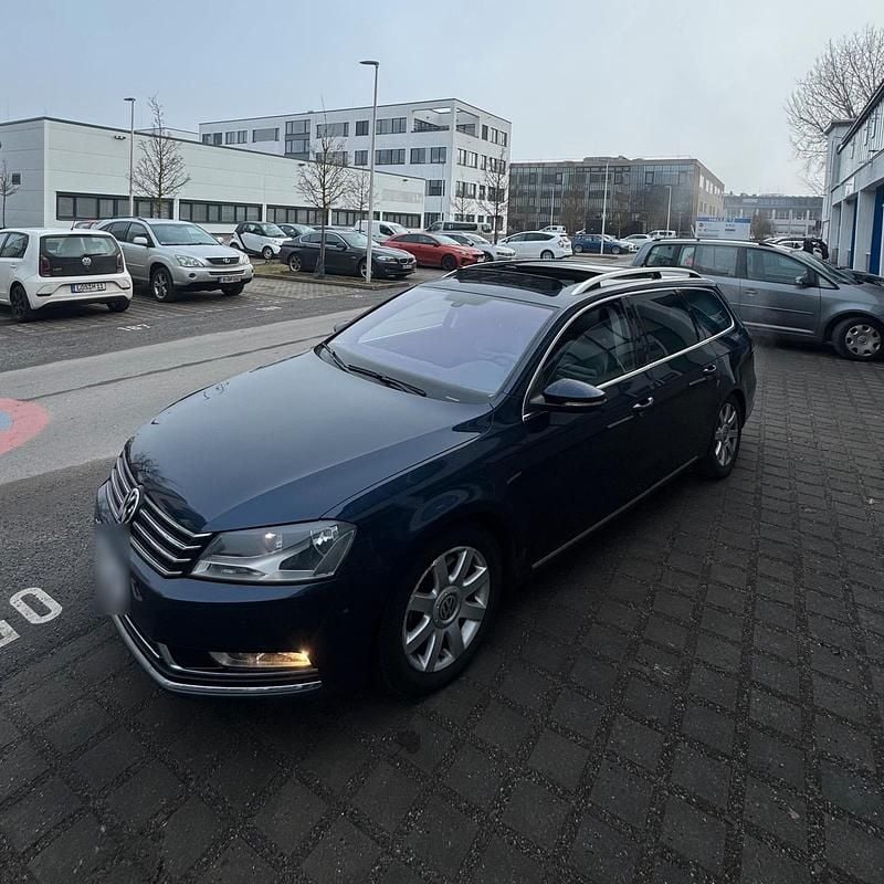 Gebraucht VW Passat Highline 140 PS (102 kW) 2011 Blau Kombi