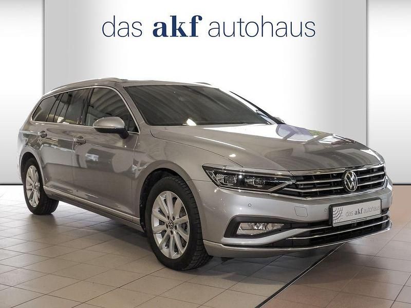 Gebraucht VW Passat Elegance 150 PS (110 kW) 2024 Pyritsilber metallic Kombi