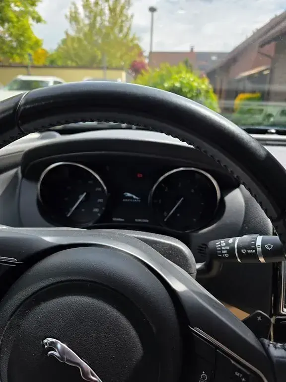 Gebraucht Jaguar XE Prestige 163 PS (119 kW) 2017 Blau Limousine