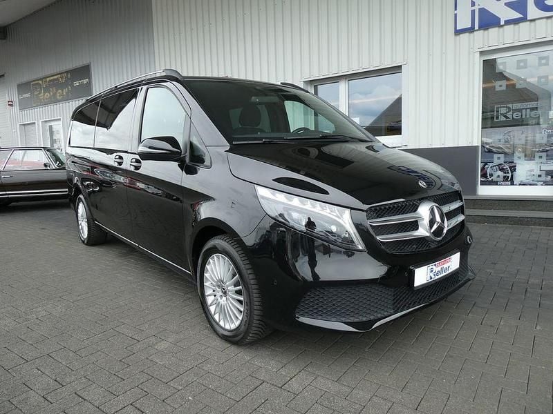 Schwarz Gebraucht 2024 Mercedes V300 Van / Kleinbus | 59.900 € (Superpreis) - Bild 1/4