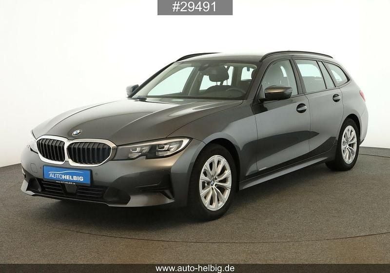 Mineralgrau metallic Gebraucht 2021 BMW 318 Advantage Kombi | 21.390 € (Guter Preis) - Bild 1/4