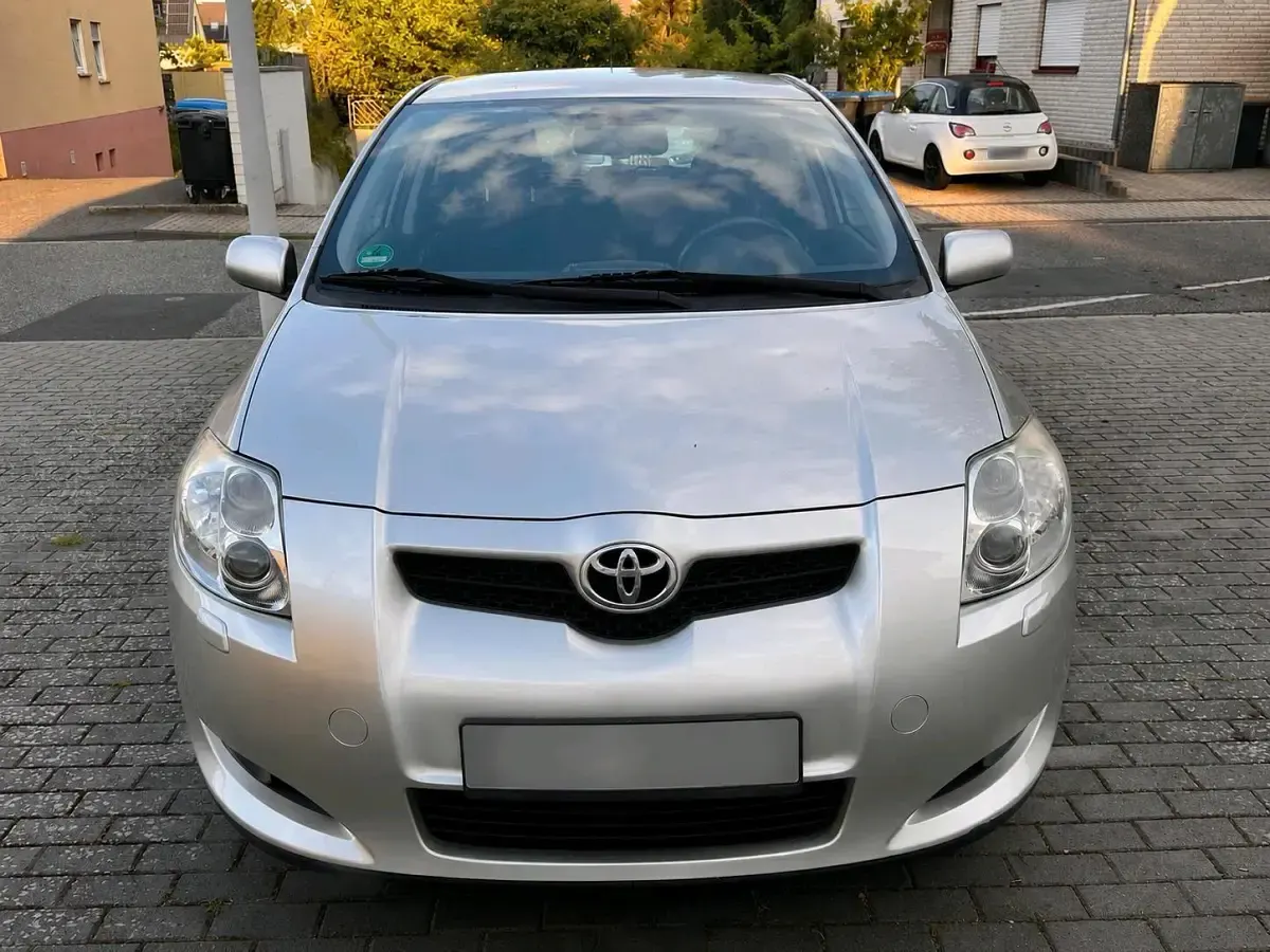 Gebraucht Toyota Auris 124 PS (91 kW) 2007 Silber Kleinwagen