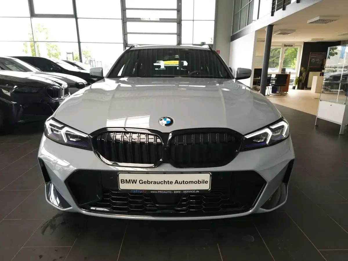 Gebraucht BMW 320 M Sport 190 PS (139 kW) 2026 Brooklyn grau Kombi