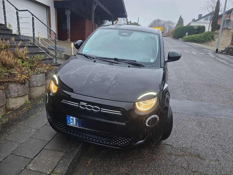 Gebraucht Fiat 500e Action 69 kW (95 PS) 2021 Schwarz Limousine