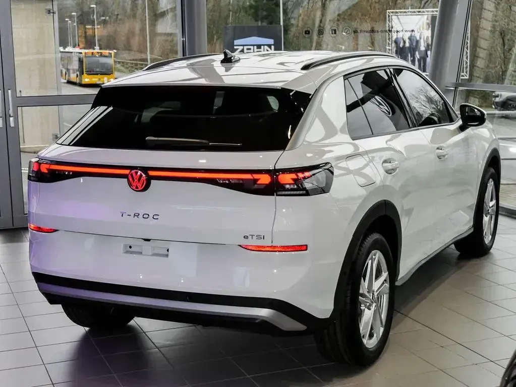 Gebraucht VW T-Roc Life 150 PS (110 kW) 2026 Weiß SUV