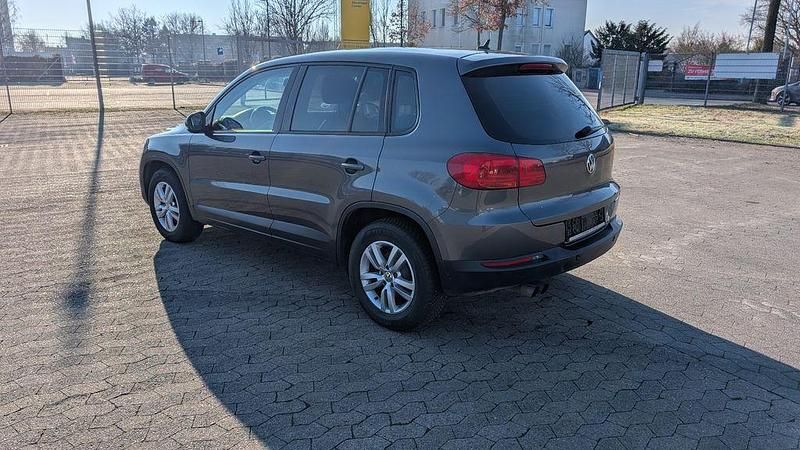 Gebraucht VW Tiguan Trendline 160 PS (117 kW) 2015 Grau SUV