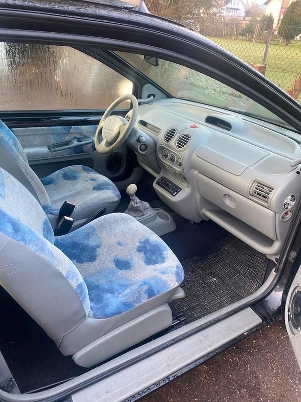 Second-hand Renault Twingo 58 CP (42 kW) 2002 Negru Hatchback