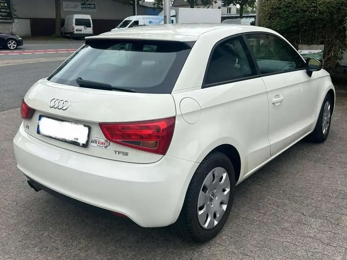 Gebraucht Audi A1 Attraction 122 PS (89 kW) 2012 Amalfiweiss Kleinwagen