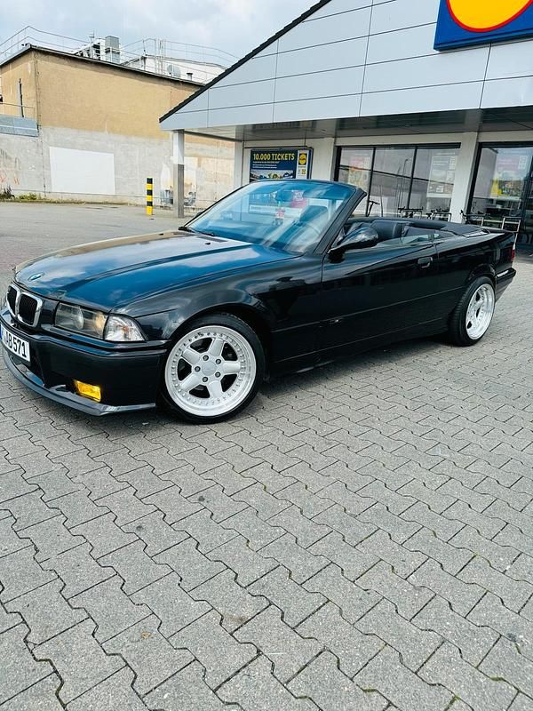 Schwarz Gebraucht 1993 BMW 325 Cabriolet Cabrio | 10.300 € - Bild 1/4