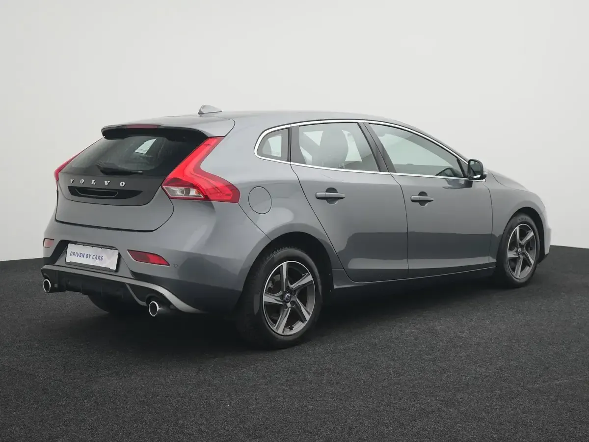 Gebraucht Volvo V40 R-Design 120 PS (88 kW) 2015 Grau Kombi