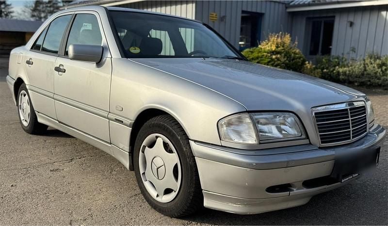Silber Gebraucht 1999 Mercedes C200 Limousine | 2.499 € - Bild 1/4