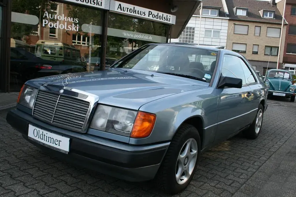 Gebraucht Mercedes 230 132 PS (97 kW) 1988 Blau Coupé
