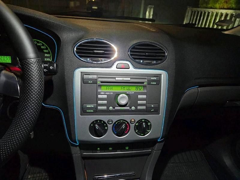 Używany Ford Focus 105 KM (77 kW) 2006 Srebrny Kombi