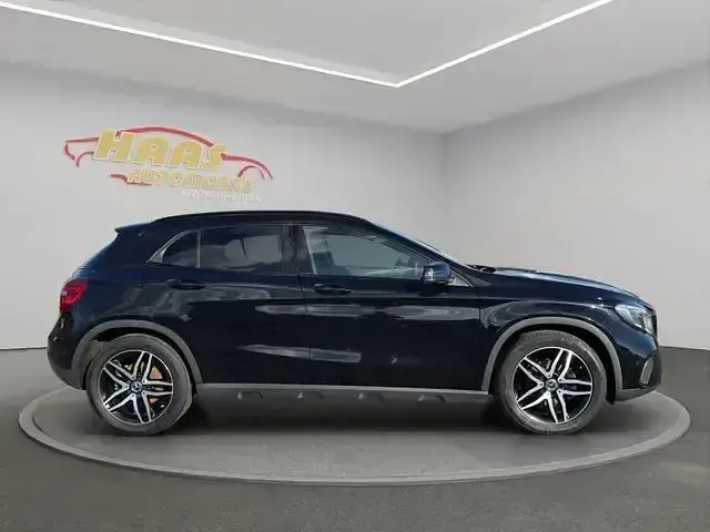 Gebraucht Mercedes GLA200 156 PS (114 kW) 2018 Schwarz SUV