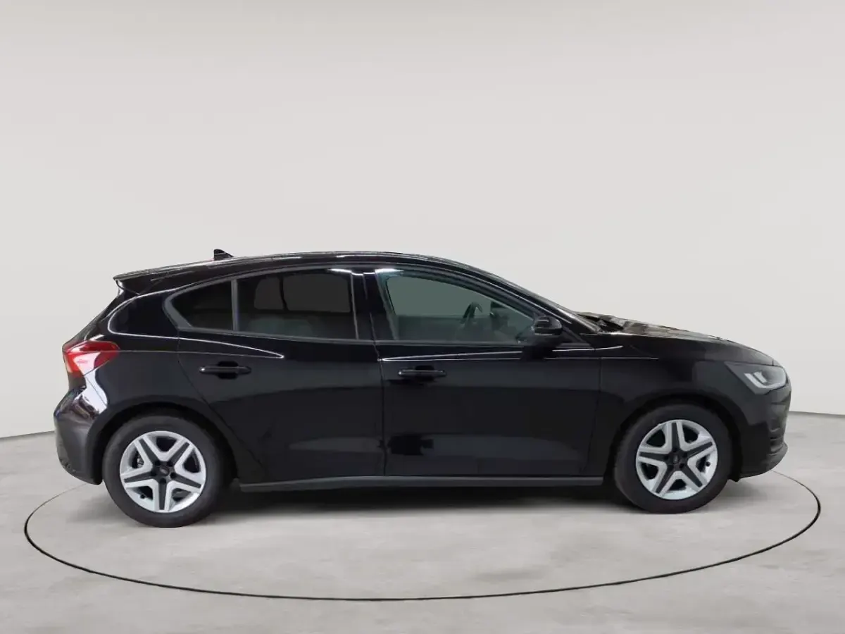Gebraucht Ford Focus Cool & Connect 120 PS (88 kW) 2023 Agate black metallic Limousine