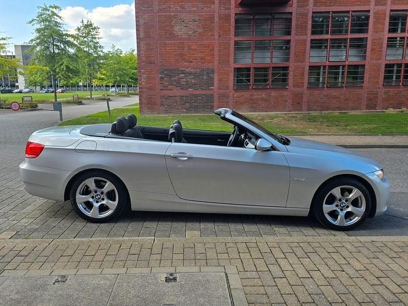 Gebraucht BMW 320 Cabriolet 170 PS (125 kW) 2009 Silber Cabrio