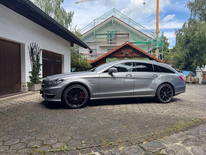 Grau Gebraucht 2013 Mercedes CLS63 AMG Shooting Brake AMG Kombi | 25.500 € (Fairer Preis) - Bild 1/4