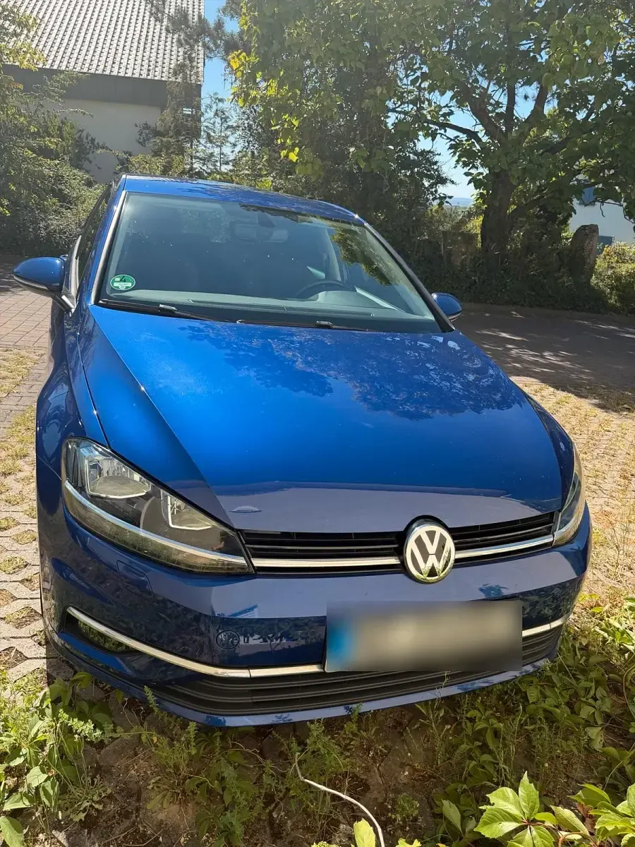 Gebraucht VW Golf VII 110 PS (80 kW) 2018 Blau Limousine