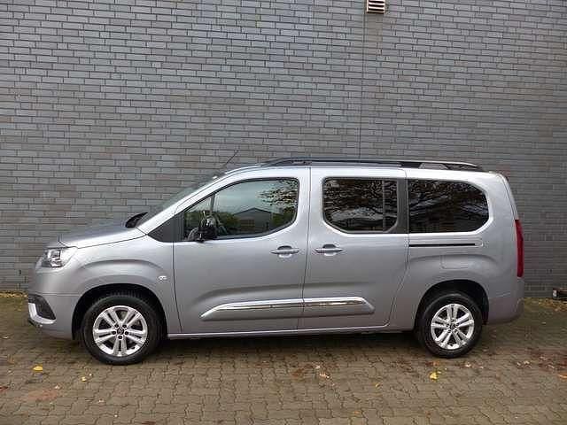 Grau Gebraucht 2023 Toyota Proace Van | 26.995 € - Bild 1/4