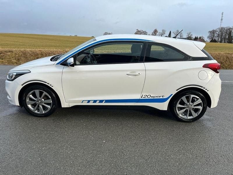 Gebraucht Hyundai i20 Style 101 PS (74 kW) 2015 Weiß Coupé