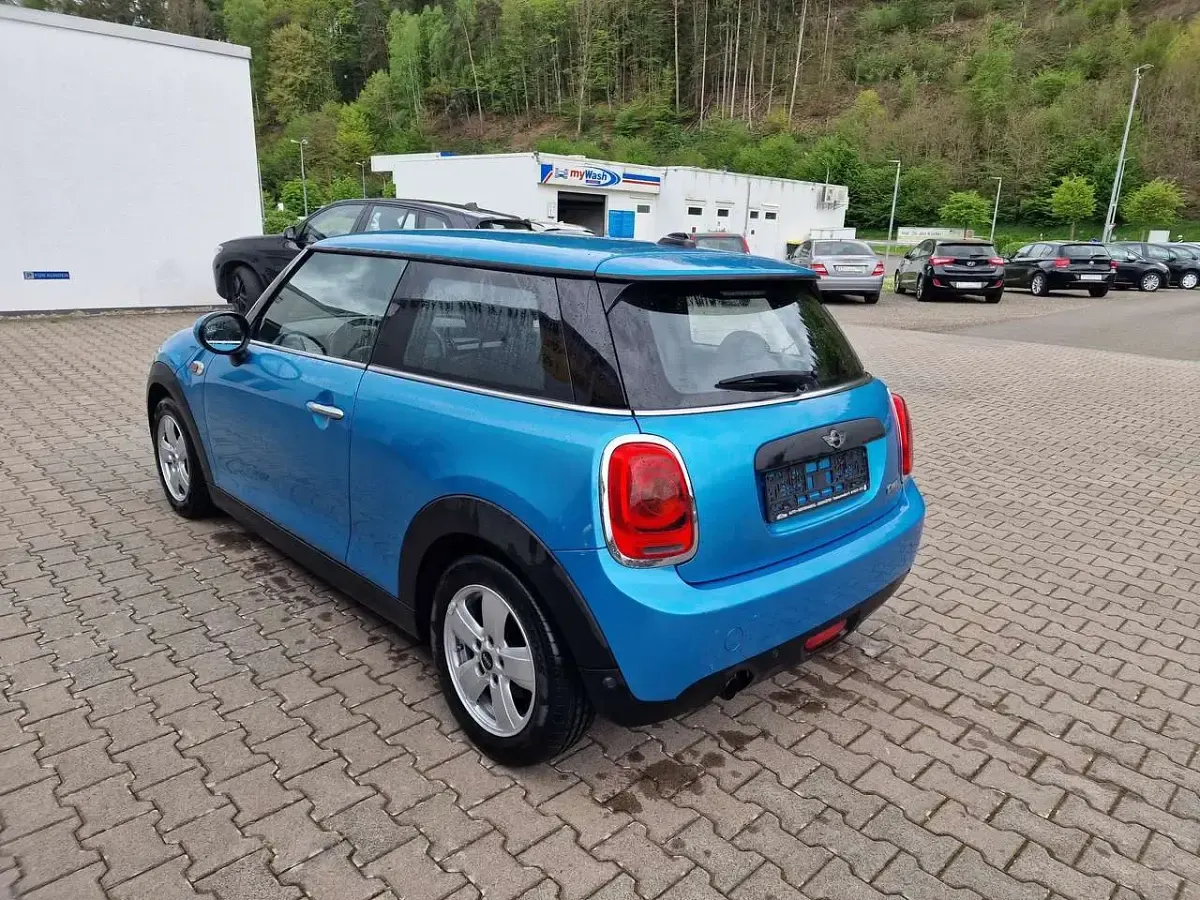 Gebraucht Mini ONE Business 102 PS (75 kW) 2018 Electric blue ii metallic Kleinwagen