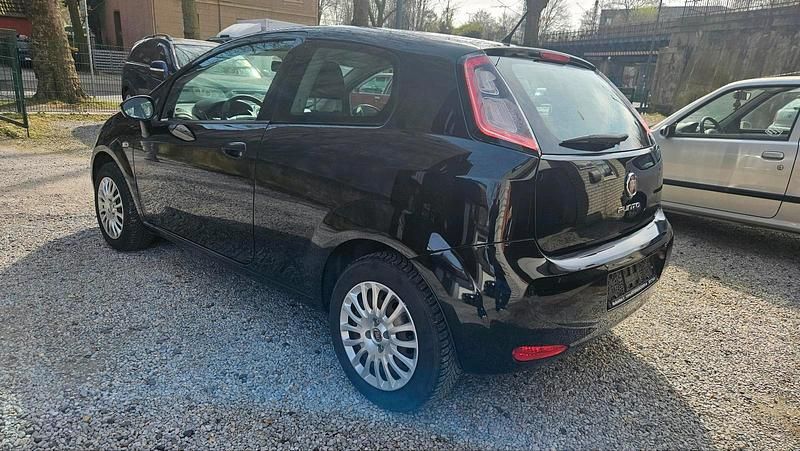 Gebraucht Fiat Punto 69 PS (50 kW) 2015 Schwarz Kleinwagen