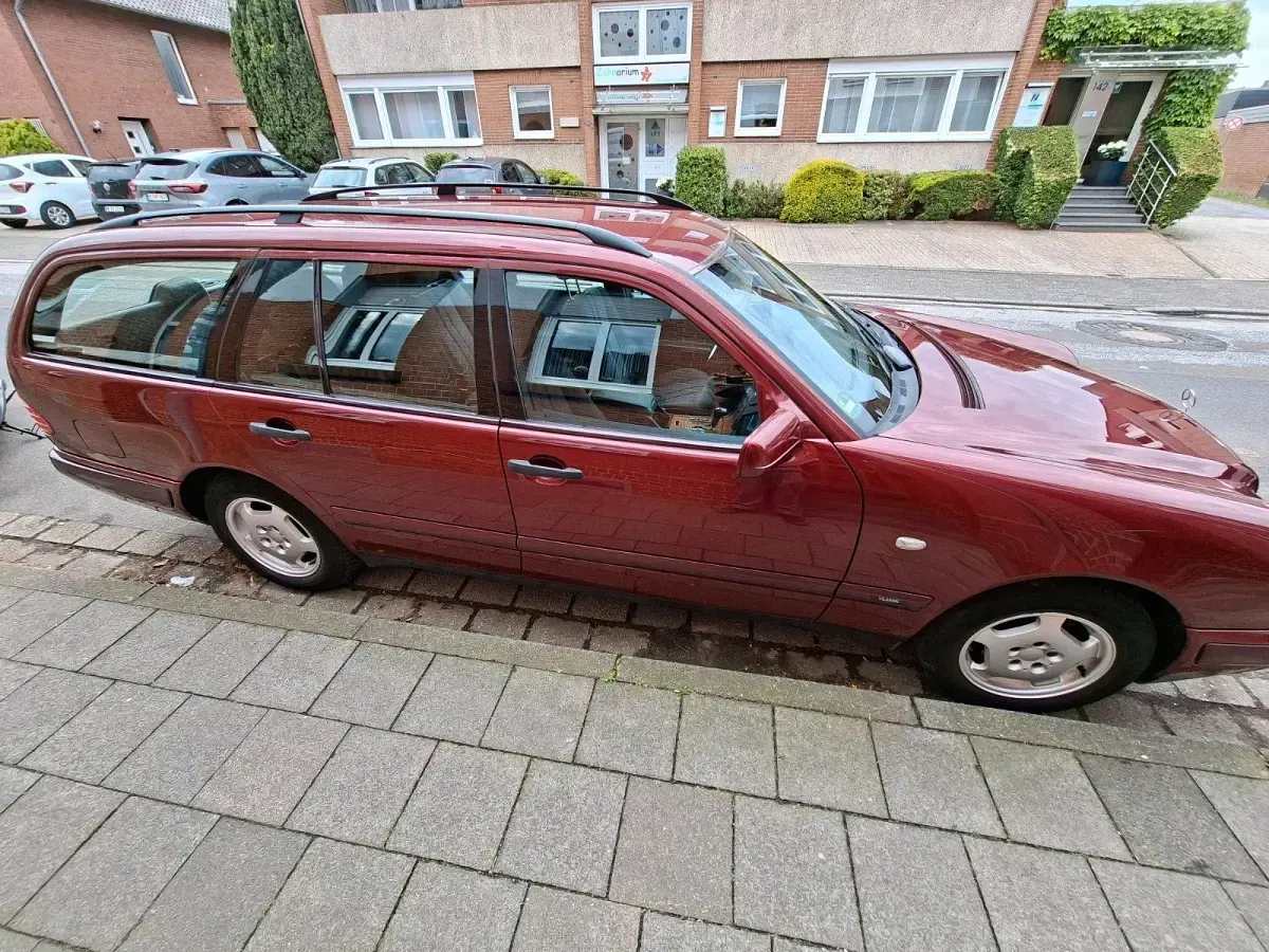Gebraucht Mercedes E200 136 PS (100 kW) 1998 Rot Kombi