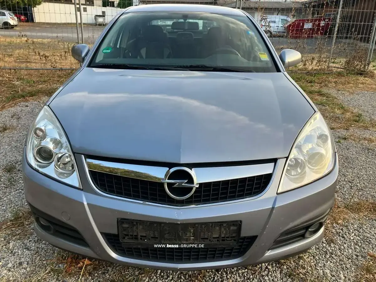 Gebraucht Opel Vectra Edition 155 PS (114 kW) 2005 Lichtsilber m2 Limousine