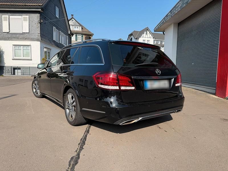 Gebraucht Mercedes E350 258 PS (189 kW) 2015 Schwarz Kombi