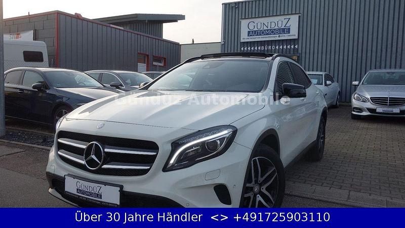 Weiß Gebraucht 2016 Mercedes GLA220 Night SUV | 16.999 € (Fairer Preis) - Bild 1/4