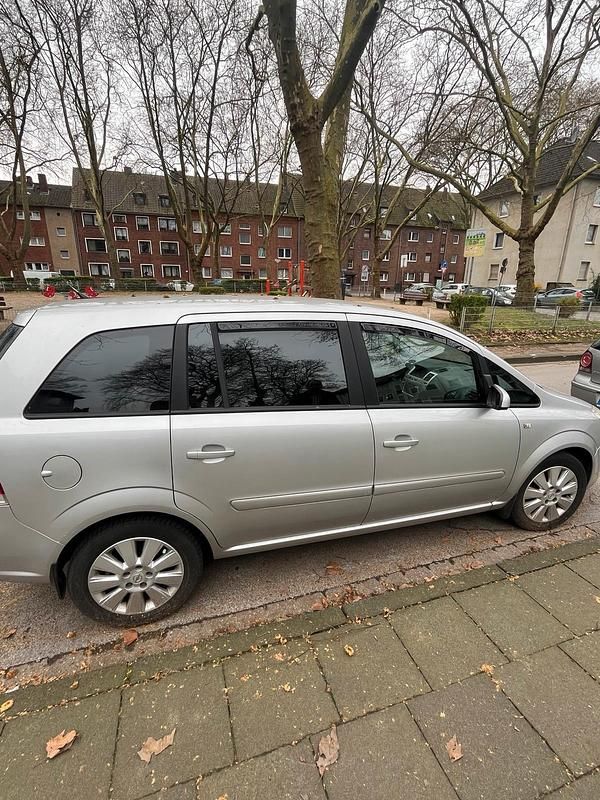 Gebraucht Opel Zafira 93 PS (68 kW) 2009 Silber Van / Kleinbus
