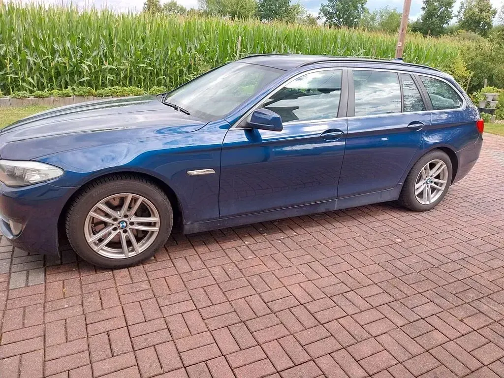Gebraucht BMW 525 218 PS (160 kW) 2012 Blau Limousine