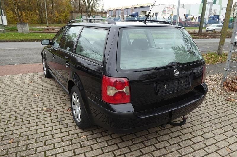 Gebraucht VW Passat Basis 101 PS (74 kW) 2001 Black magic perleffekt Kombi