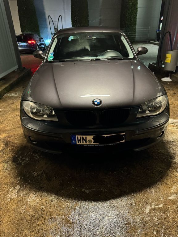 Grau Gebraucht 2005 BMW 120 Kleinwagen | 4.000 € (Etwas zu teuer) - Bild 1/4