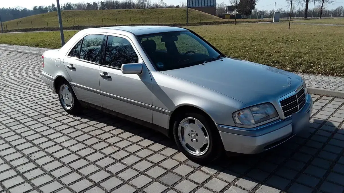 Gebraucht Mercedes C220 Elegance 150 PS (110 kW) 1993 Silber Limousine