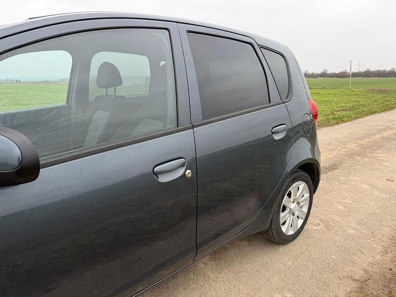 Gebraucht Mitsubishi Colt 95 PS (69 kW) 2012 Grau Kleinwagen