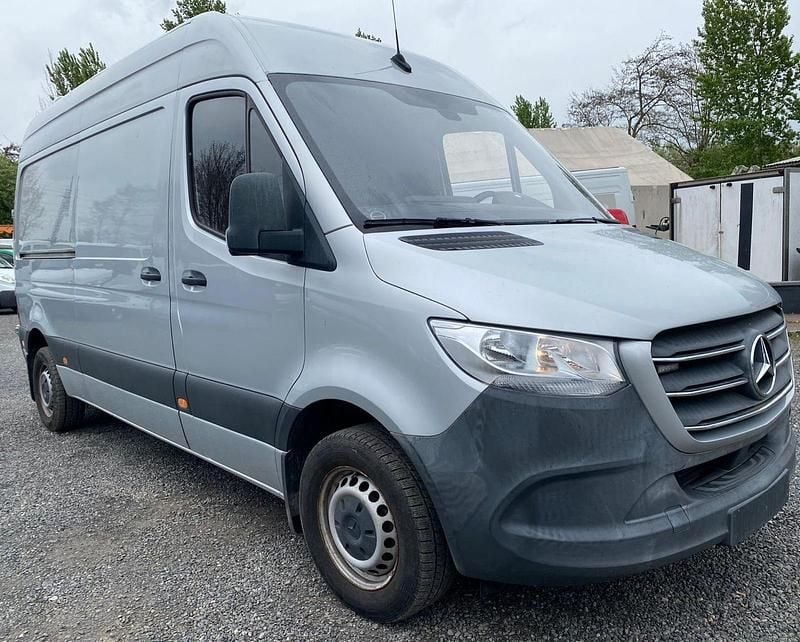 Second-hand Mercedes Sprinter 143 CP (105 kW) 2018 Argintiu Van