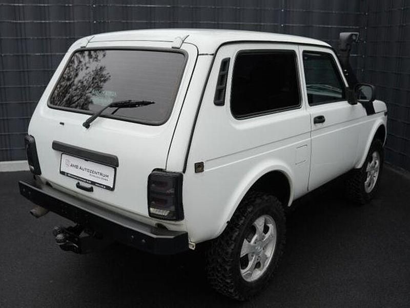 Gebraucht Lada Taiga 83 PS (61 kW) 2017 Weiß SUV