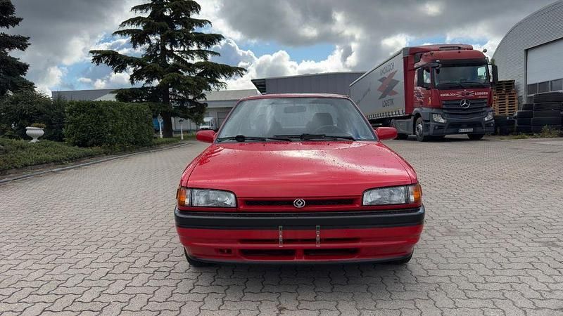 Rot Gebraucht 1992 Mazda 323 Limousine | 4.000 € - Bild 1/4