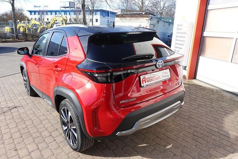 Gebraucht Toyota Yaris Cross 116 PS (85 kW) 2022 Rot SUV