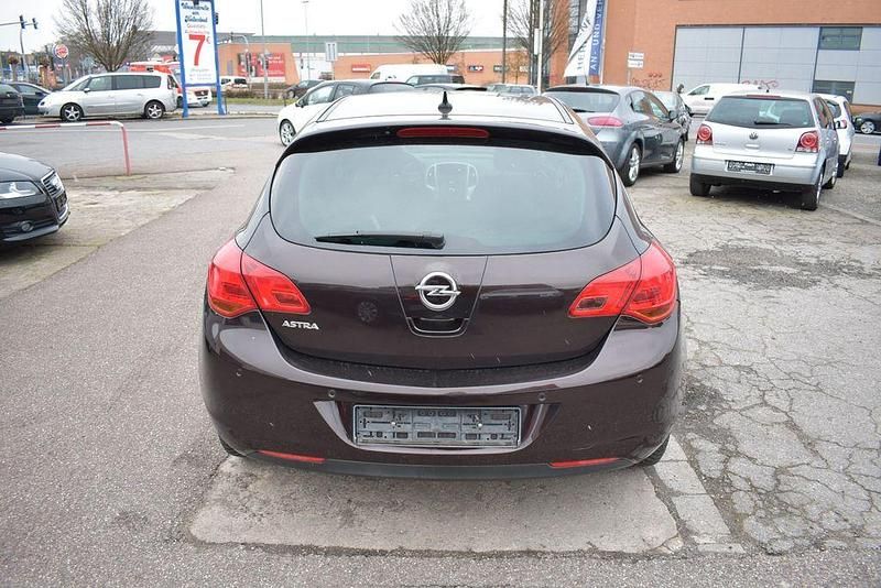 Gebraucht Opel Astra Design Edition 116 PS (85 kW) 2011 Braun Limousine