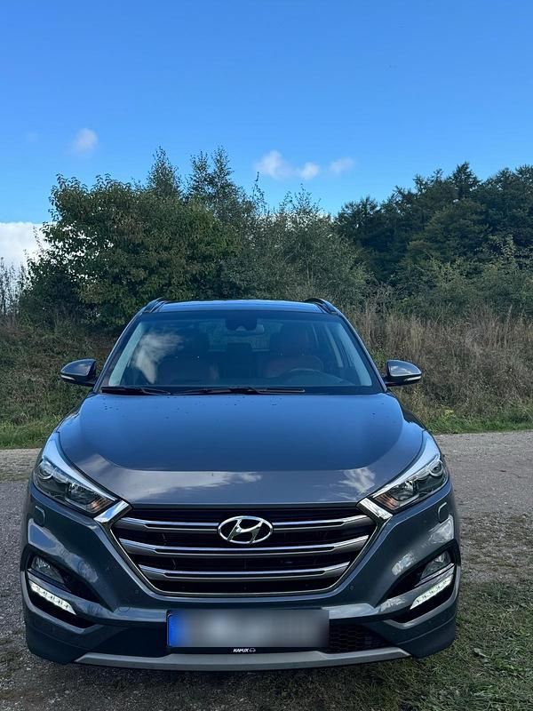 Grau Gebraucht 2018 Hyundai Tucson Prime SUV | 14.999 € (Guter Preis) - Bild 1/4