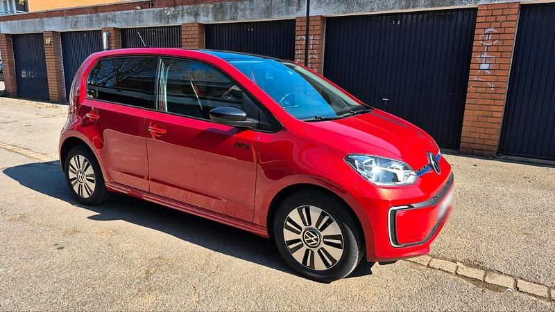 Second-hand VW e-up! 61 kW (83 CP) 2021 Roșu Hatchback