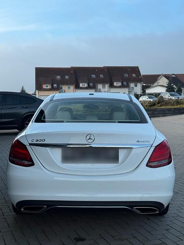 Gebraucht Mercedes C300 220 PS (161 kW) 2014 Weiß Limousine