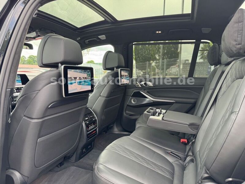Schwarz Gebraucht 2022 BMW X7 M Sport SUV | 74.970 € (Teuer) - Bild 1/4