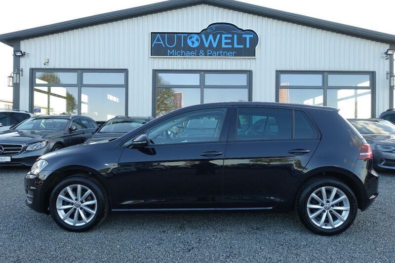 Schwarz Gebraucht 2015 VW Golf VII LOUNGE Limousine | 9.480 € (Fairer Preis) - Bild 1/4