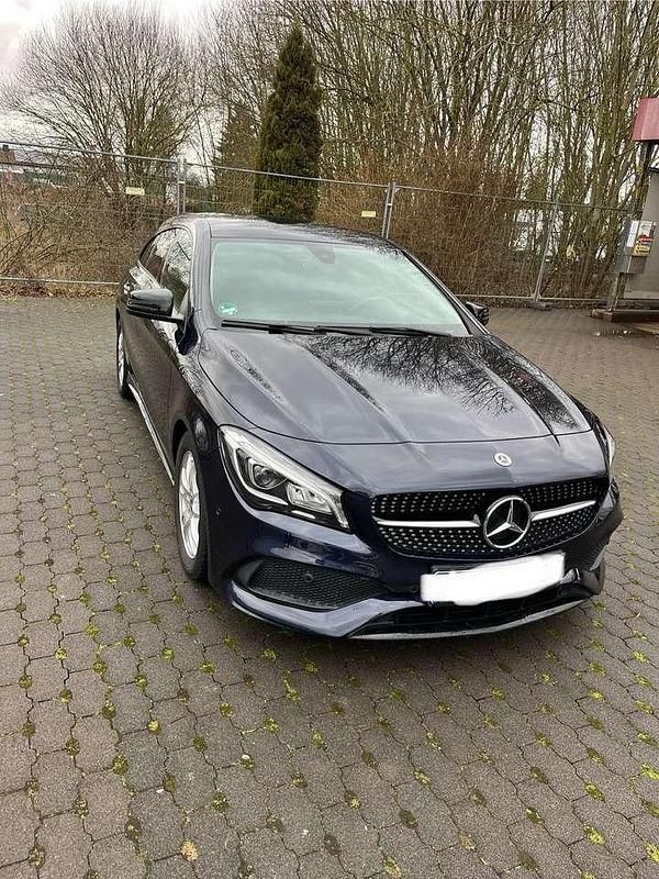 Blau Gebraucht 2019 Mercedes CLA200 Kombi | 21.000 € (Fairer Preis) - Bild 1/4